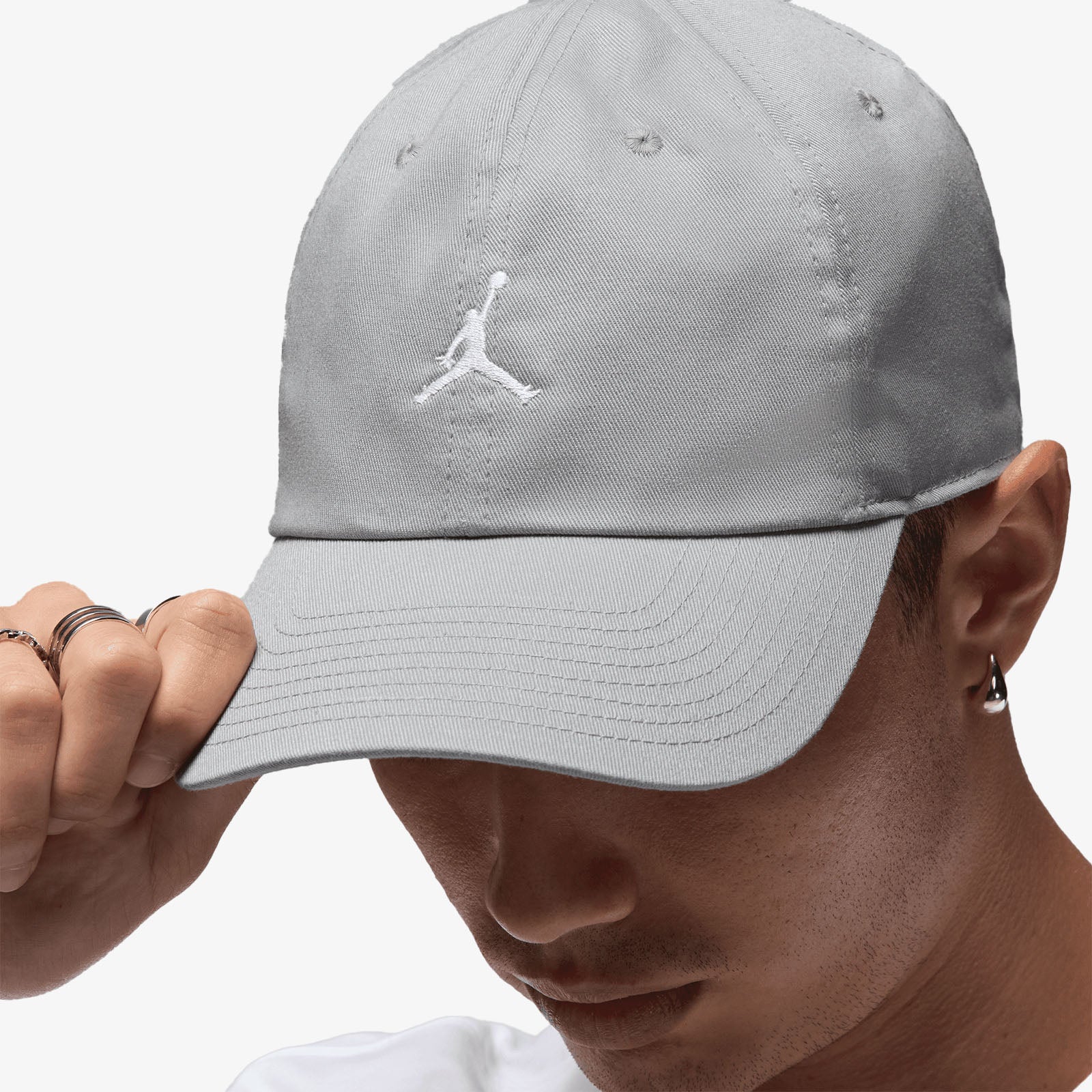 Club Jordan Strapback - Smoke Grey/White - Image 2
