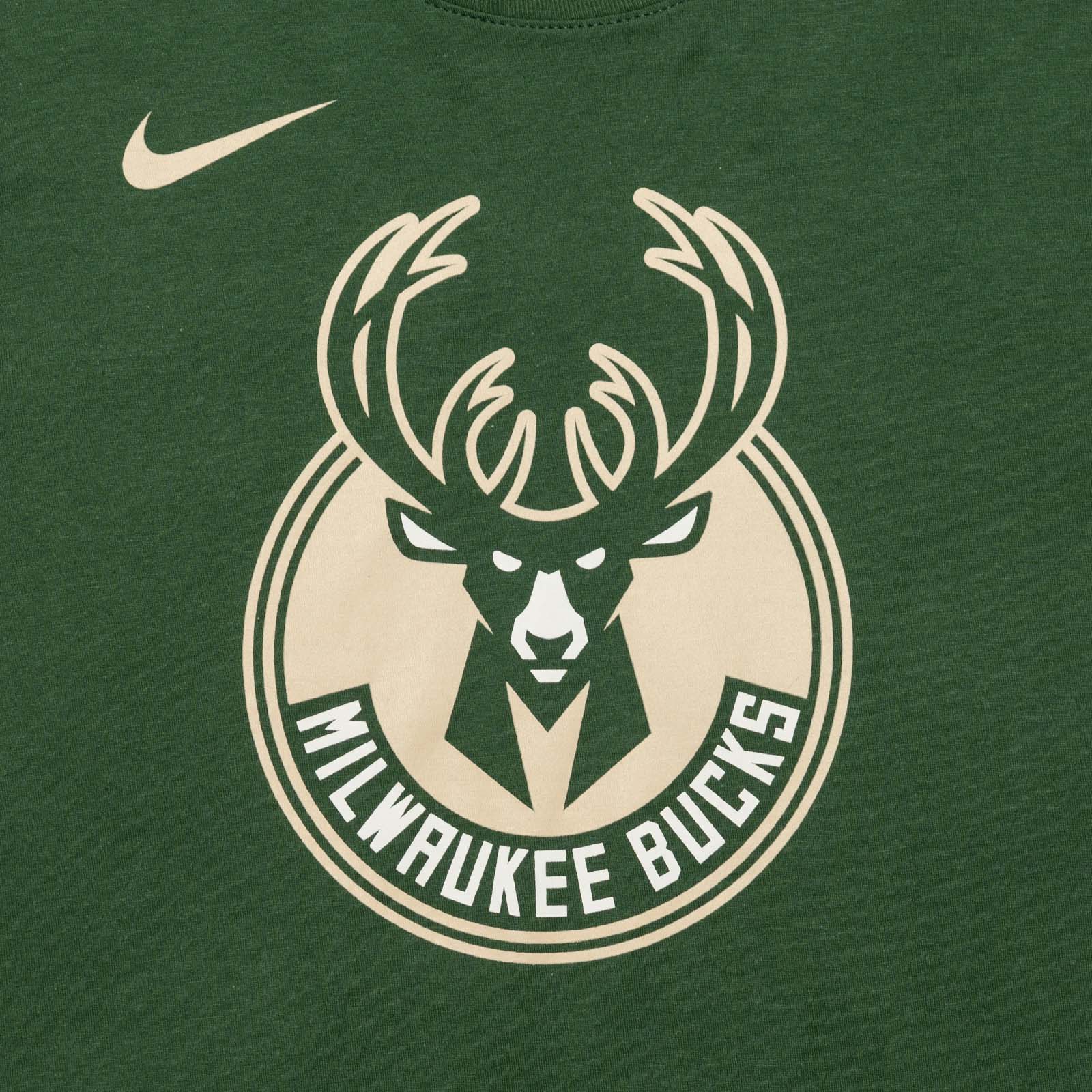 Milwaukee Bucks Essential NBA Logo T-Shirt - Green - Image 5